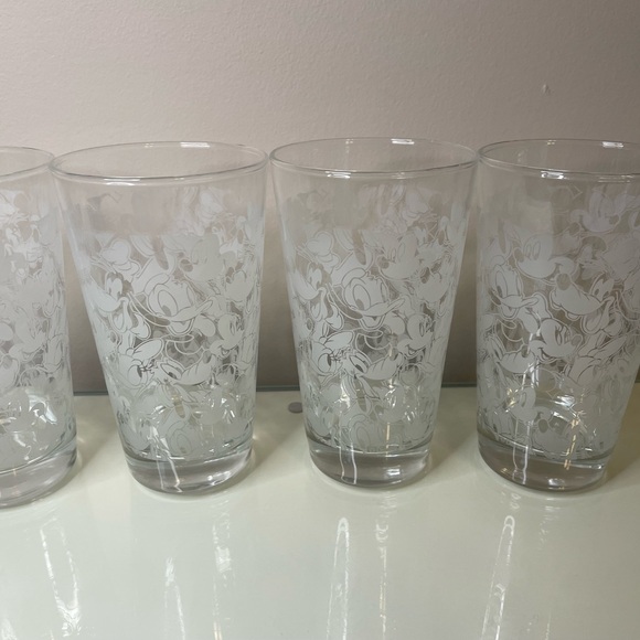 Vintage Etched Disney drinking glasses set of 4 - Picture 3 of 10